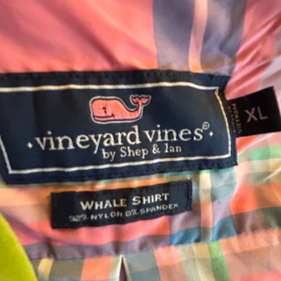 Men’s Vineyard Vines button down shirt - Picture 2 of 4